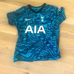 Tottenham Hotspur's Harry Kane jersey. Kids small Spurs